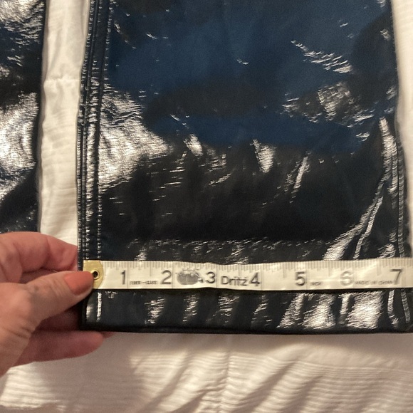 A&F Vegan Leather 90's
Straight Pants Ultra High Rise Curve Love - Picture 8 of 8